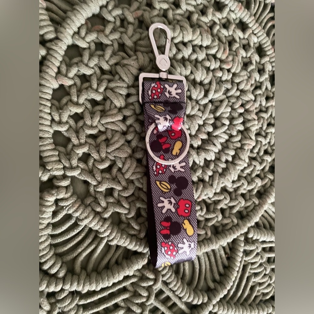 Harvey’s Seatbelt Mickey Mouse Click and Carry